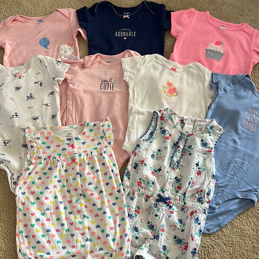 Lot of 9 Carter’s onesies size 12 months